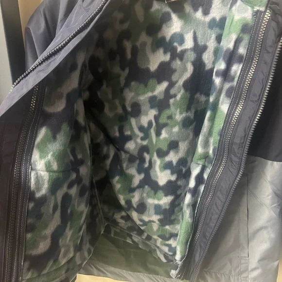 NWT Eddie Bauer Kids Navy and Light Blue Raincoat 3-in-1 Lightweight Jacket - Picture 9 of 16